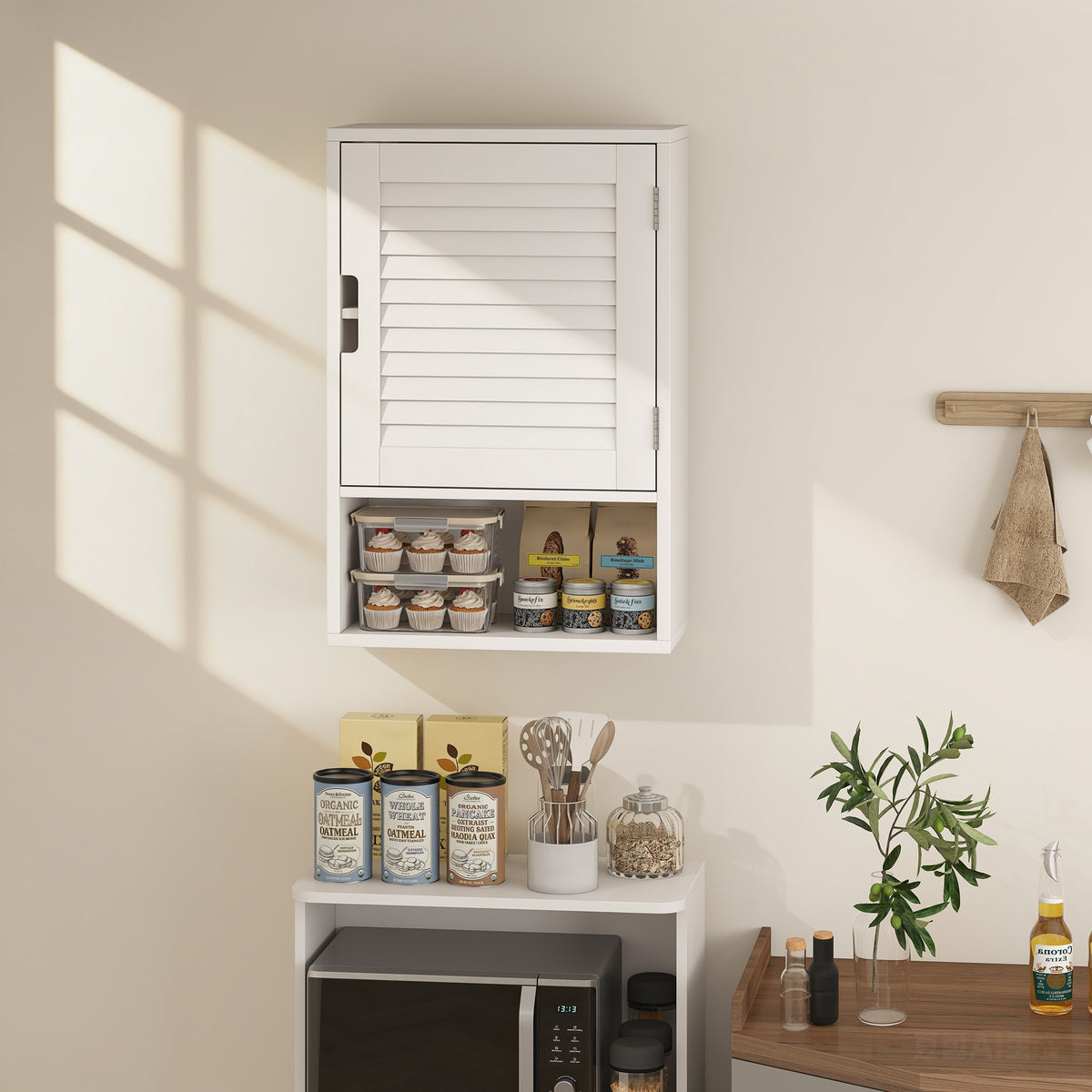 Badezimmer-Wandschrank mit Tür und verstellbarem Regal