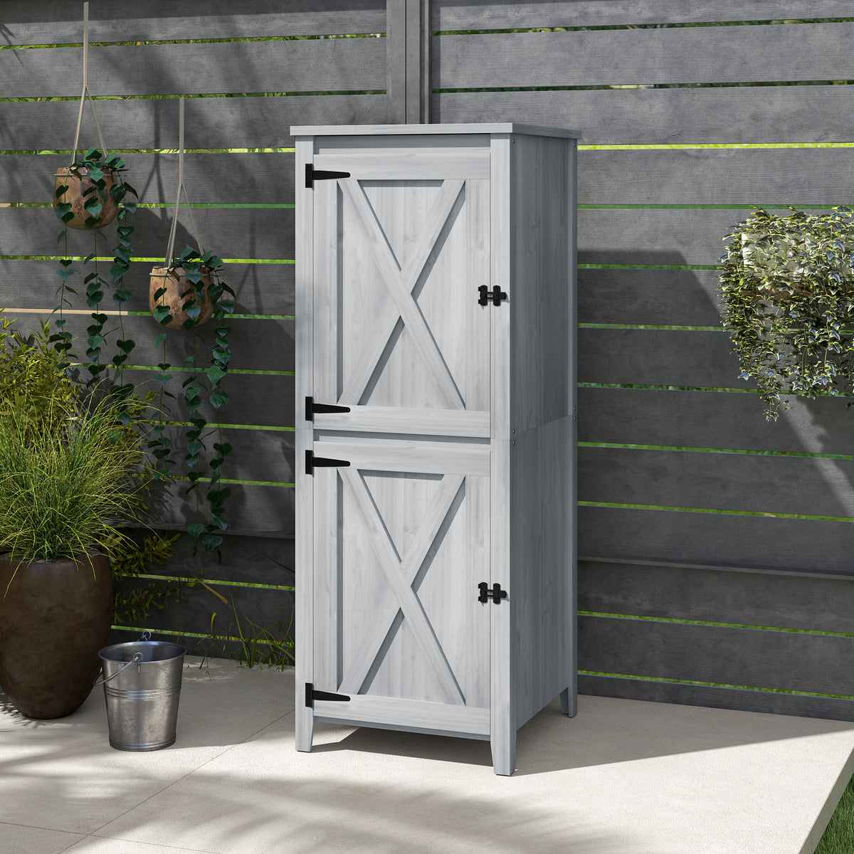 Gartenschrank aus Tannenholz mit zwei Regalböden