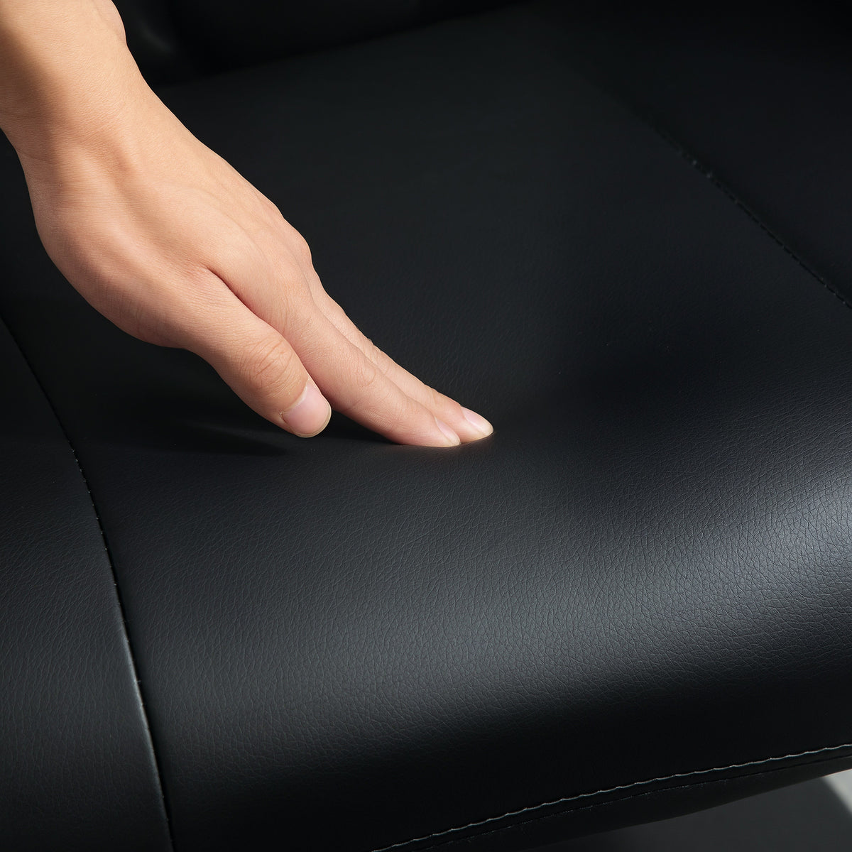 Drehbarer Relaxsessel mit Fußhocker