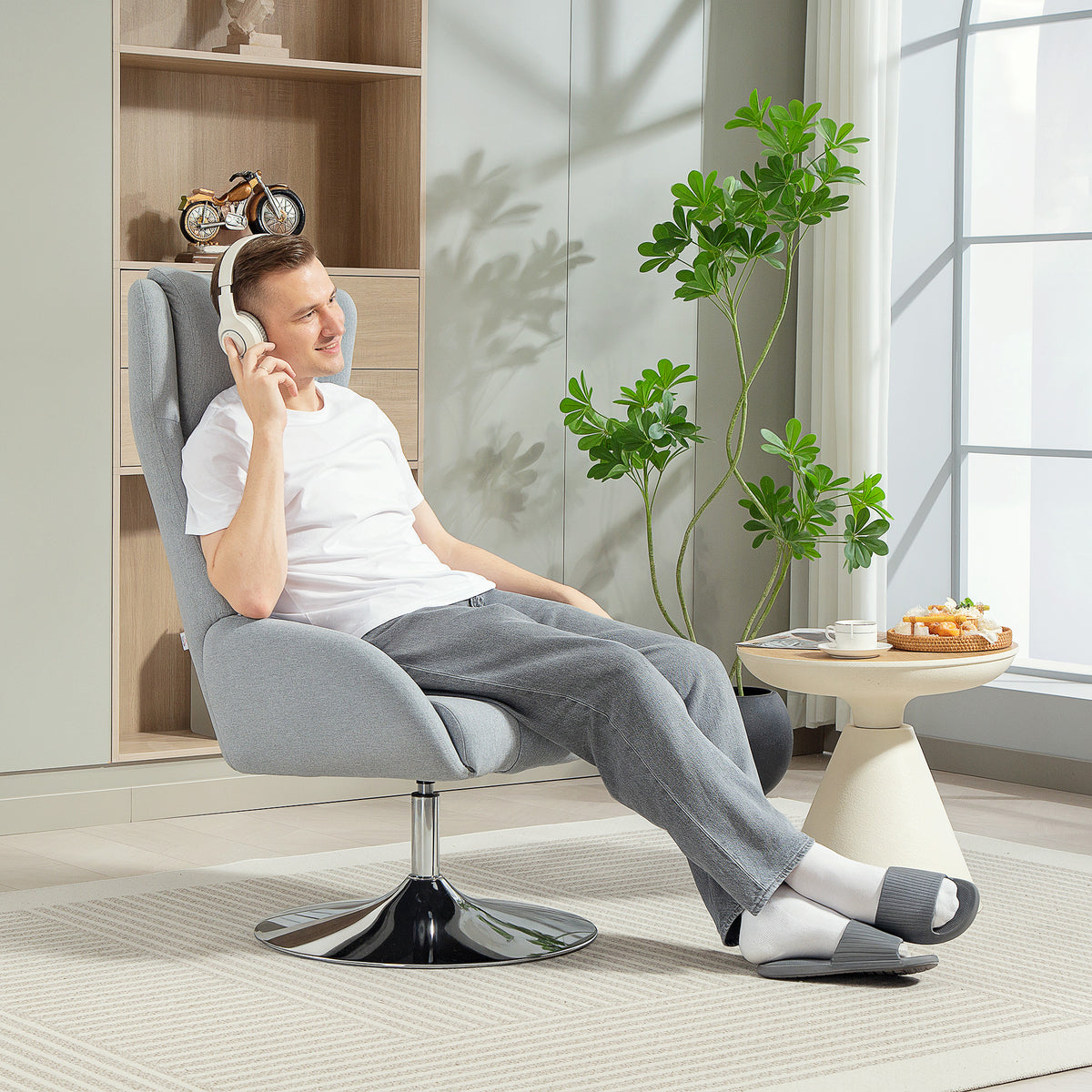 Drehbarer Relaxsessel mit Fußhocker