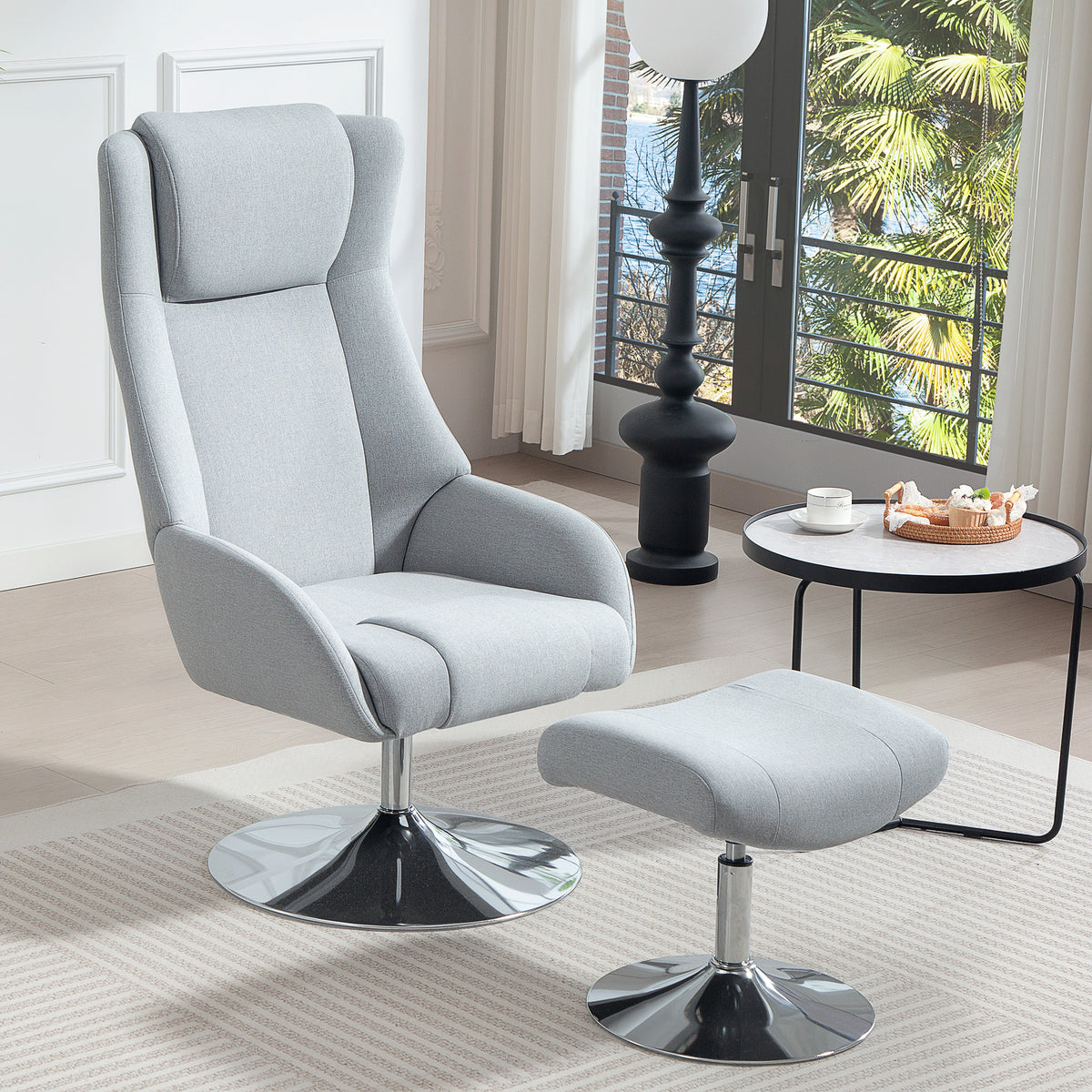 Drehbarer Relaxsessel mit Fußhocker
