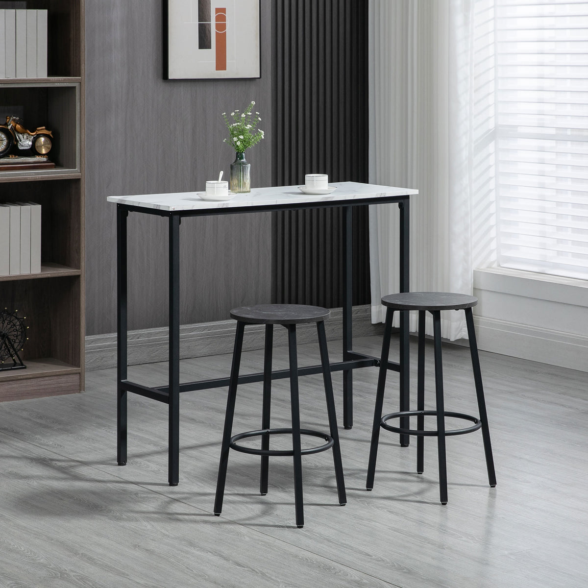 Bartisch-Set mit zwei Barhockern und Fußstützen
