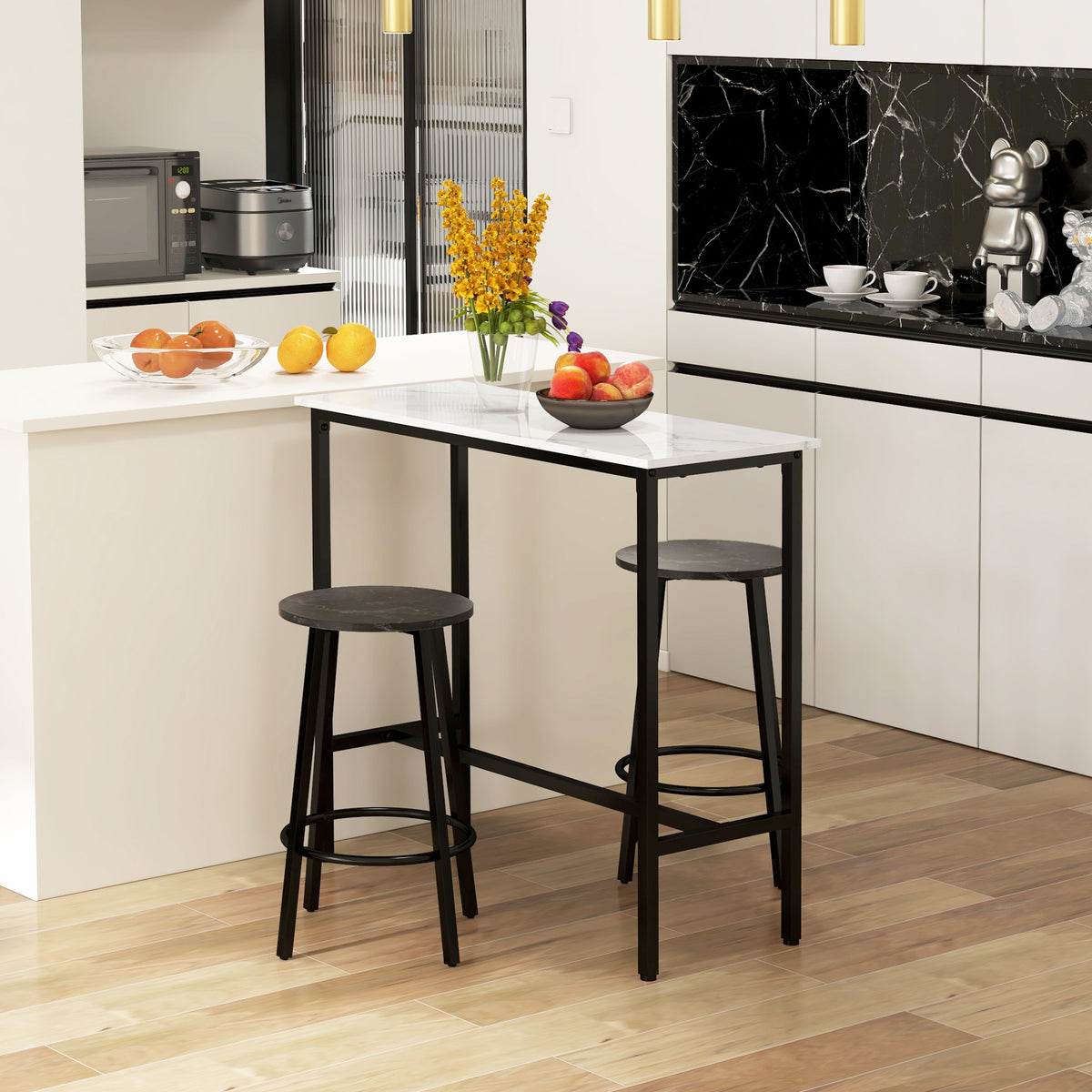 Bartisch-Set mit zwei Barhockern und Fußstützen