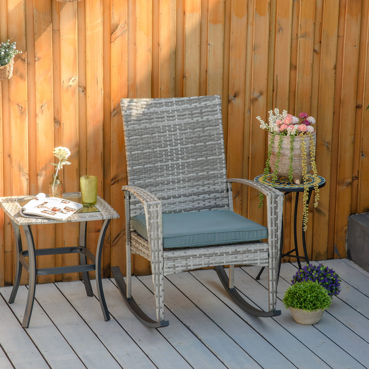 Schaukelstuhl aus Polyrattan mit Sitzkissen