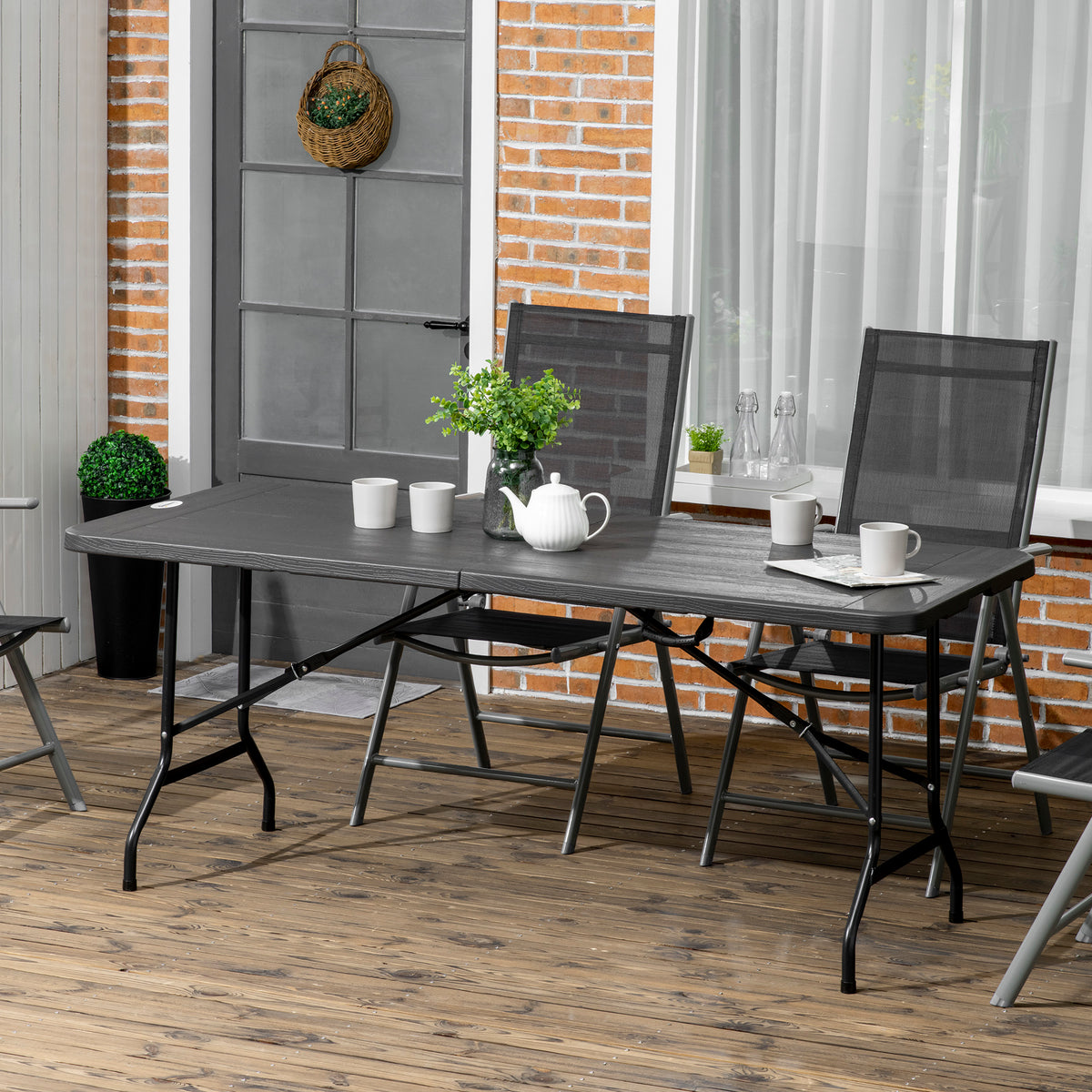 Klappbarer Gartentisch in Holzoptik für sechs Personen