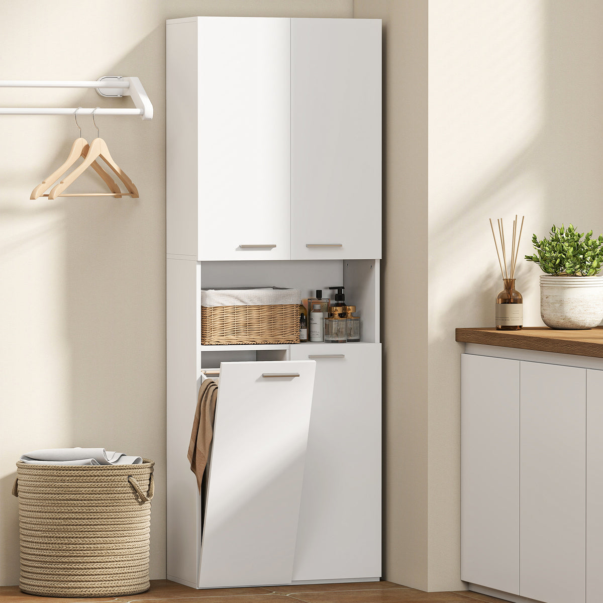 Badezimmerschrank mit Wäschekorb und Soft-Close