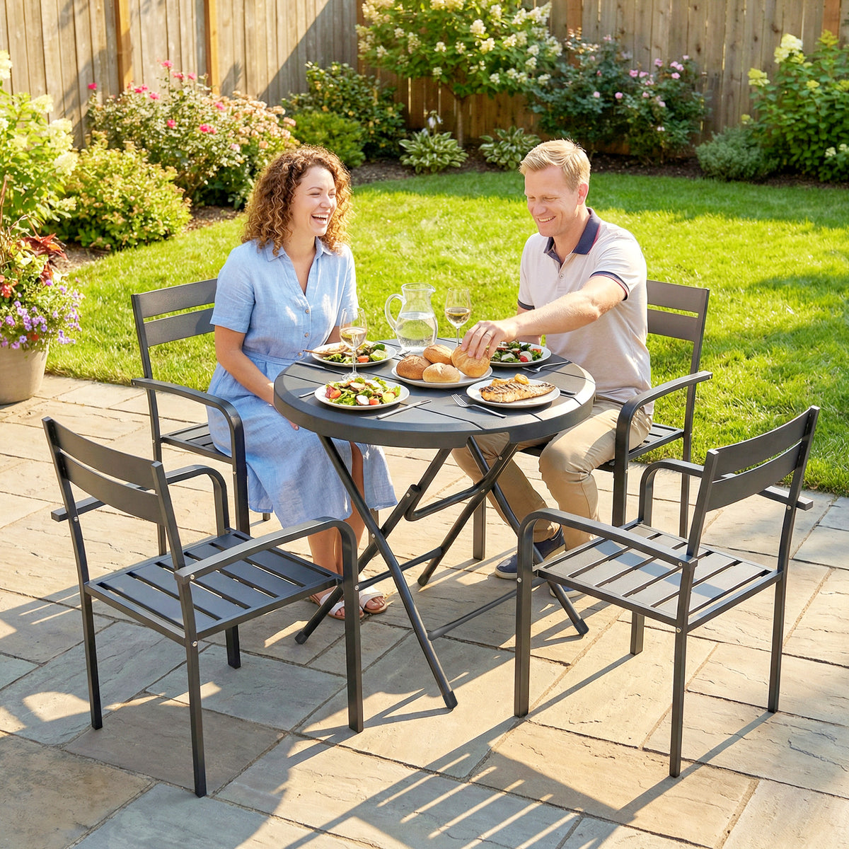 Runder Gartentisch für Balkon und Terrasse