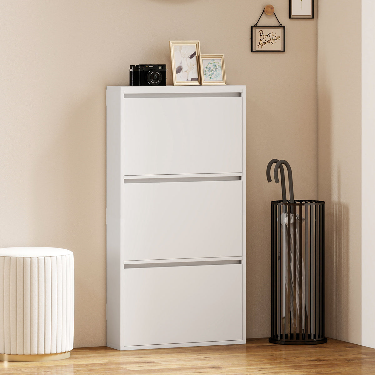 Schmaler Metall-Schuhschrank mit Klappfächern