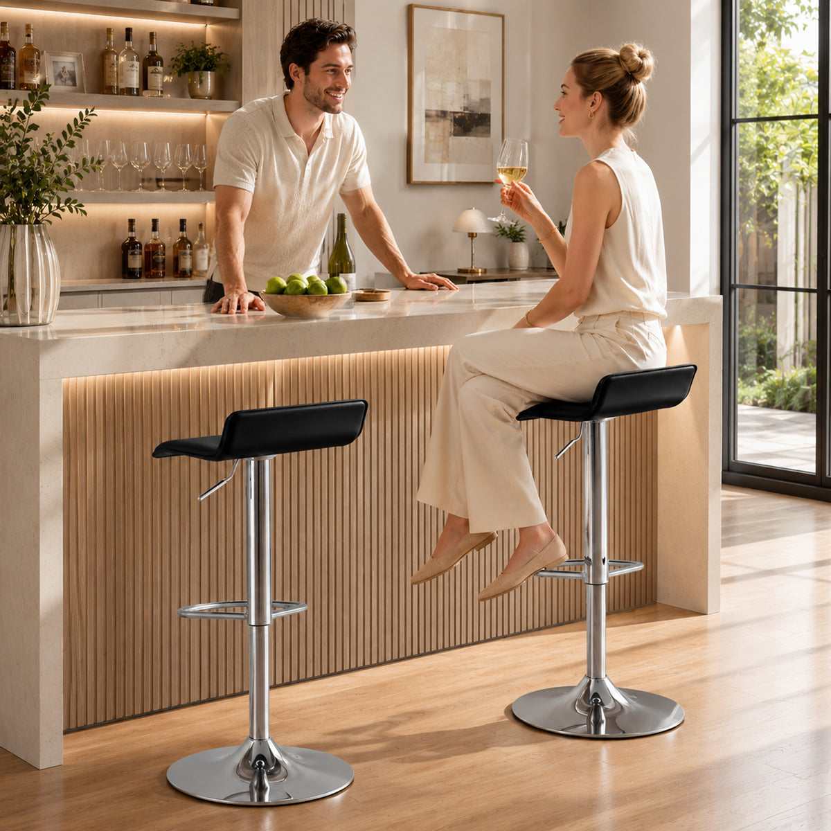 Höhenverstellbarer Barhocker mit 360° Drehfunktion