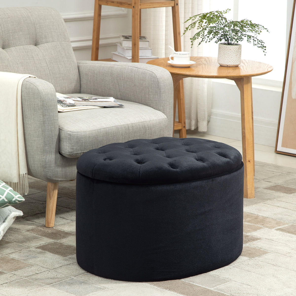 Ovale Sitzbank mit Stauraum und Knopfdetails