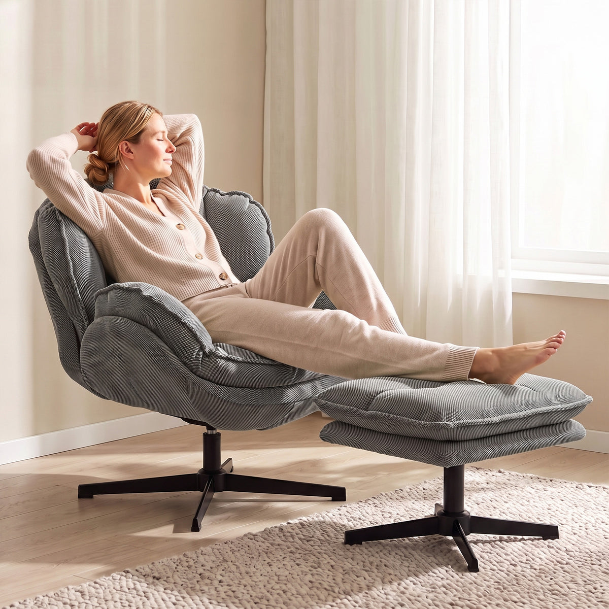 Drehsessel mit höhenverstellbarem Fußhocker