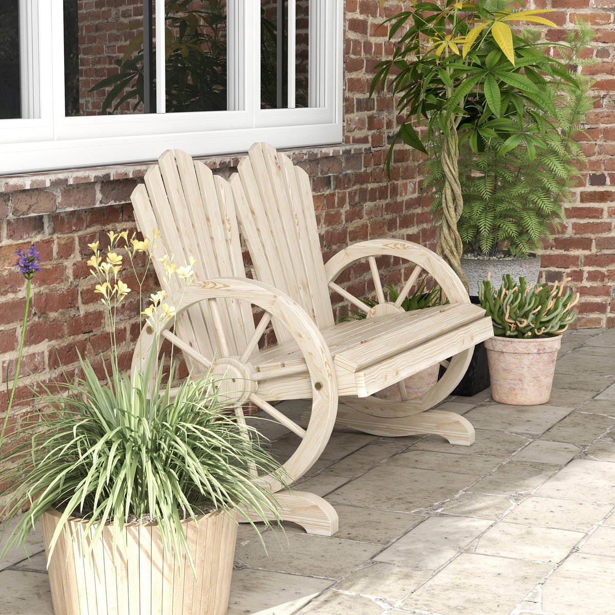 Gartenbank aus Tannenholz mit Wagenrad-Armlehnen
