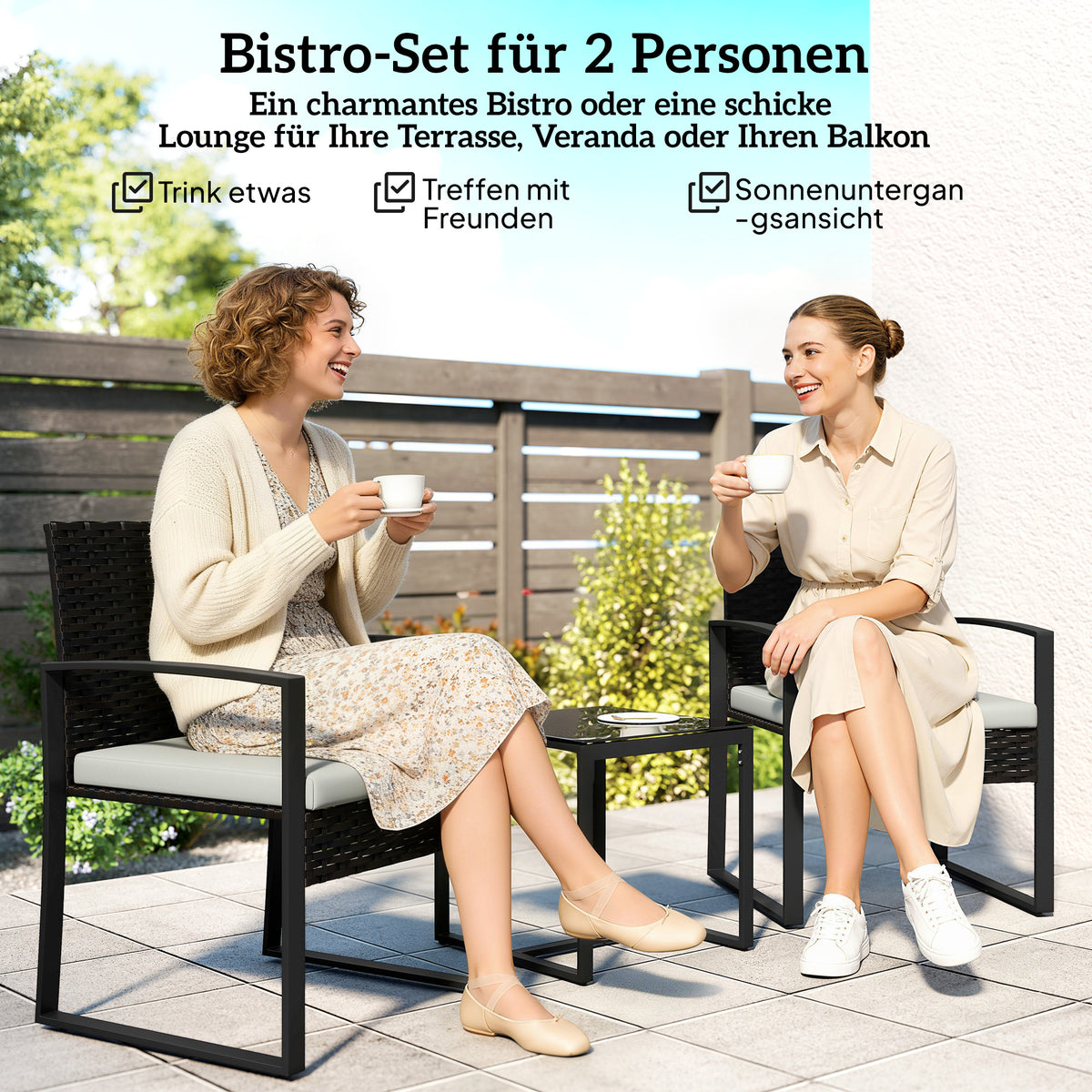 3-teiliges Rattan-Bistroset mit zwei Stühlen