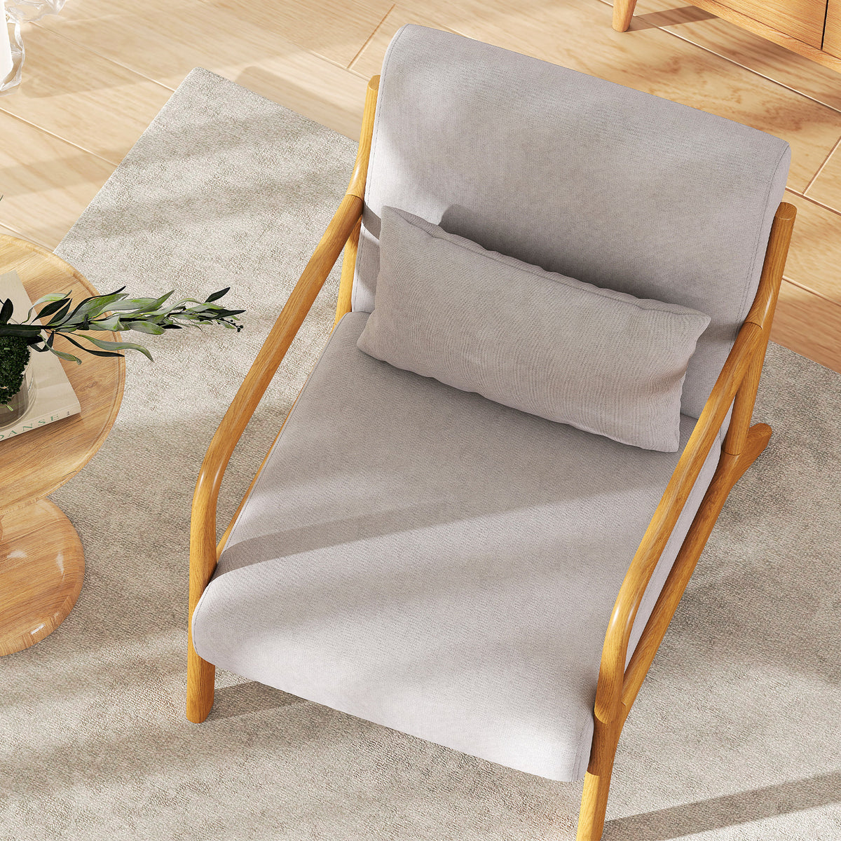 Loungesessel mit Holzrahmen und Samtoptik