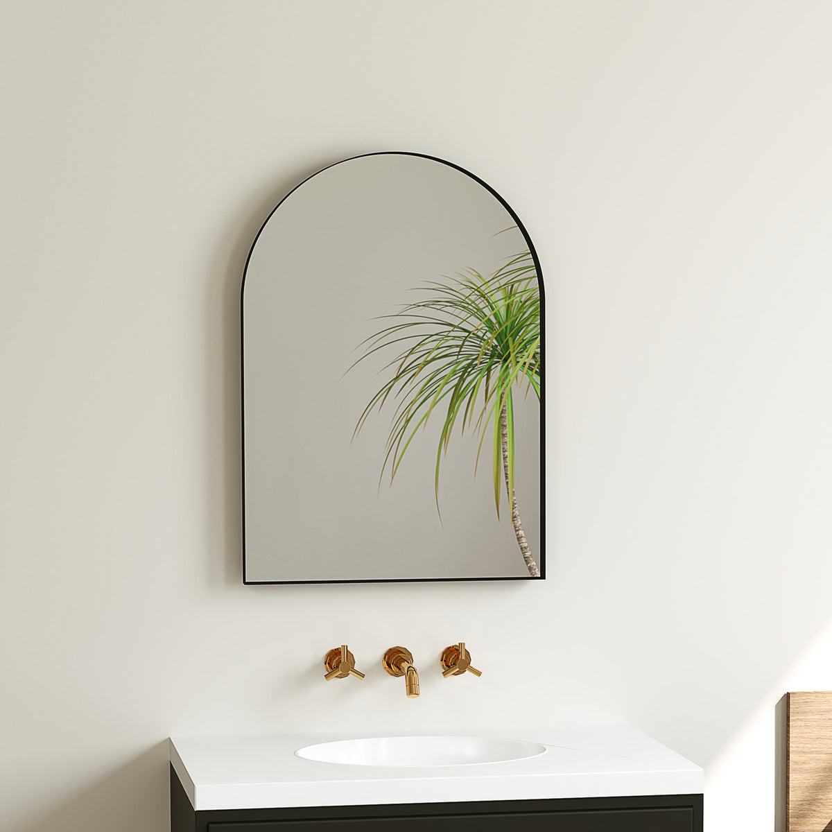 Badezimmerspiegel mit Bogenform und Aluminiumrahmen