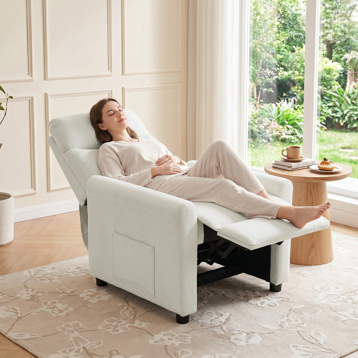 Relaxsessel mit Liegefunktion und Fußstütze