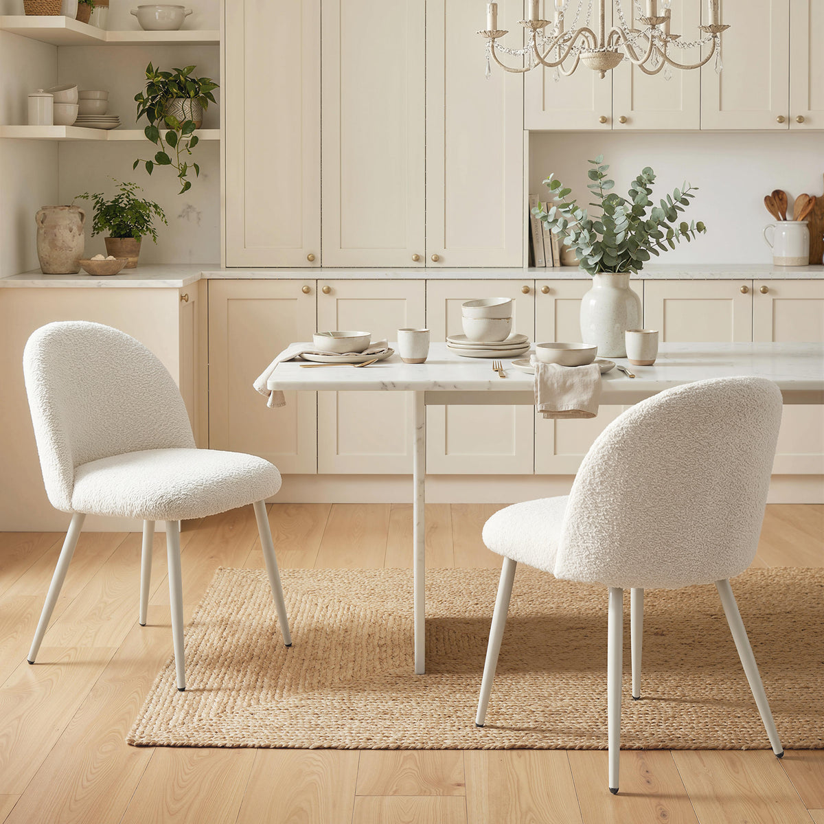 2 Esszimmerstühle mit Chenille-Polsterung und Metallbeinen