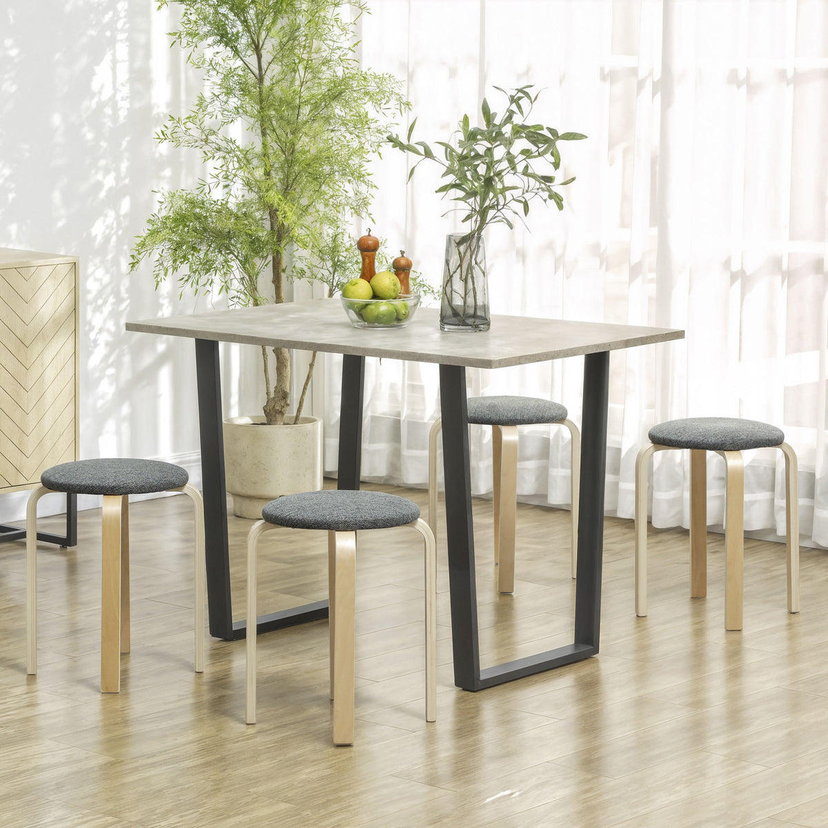 Stapelbare Polsterhocker im 4er-Set