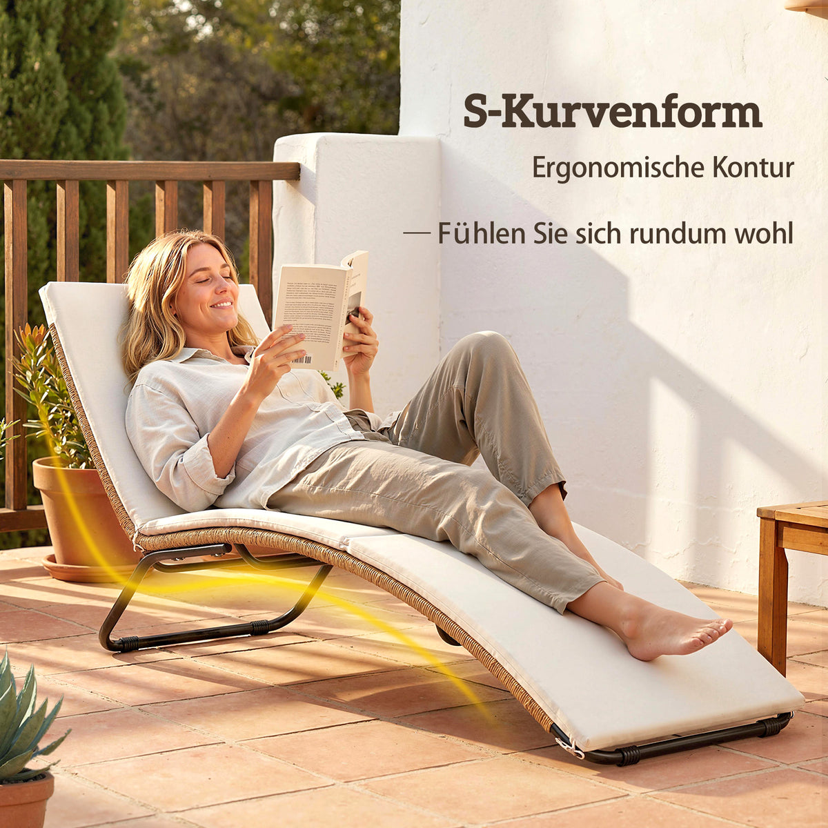 S-förmige Sonnenliege aus PE-Rattan mit Auflage
