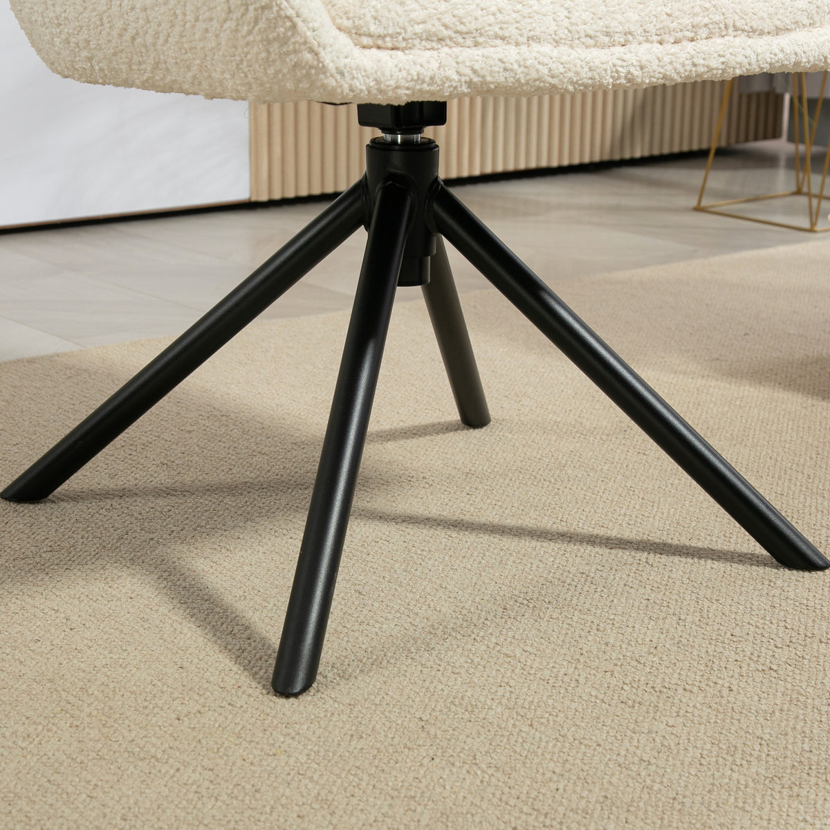 Drehbarer Polstersessel mit Sitzschale