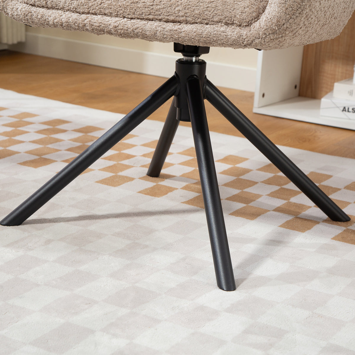 Drehbarer Polstersessel mit Sitzschale
