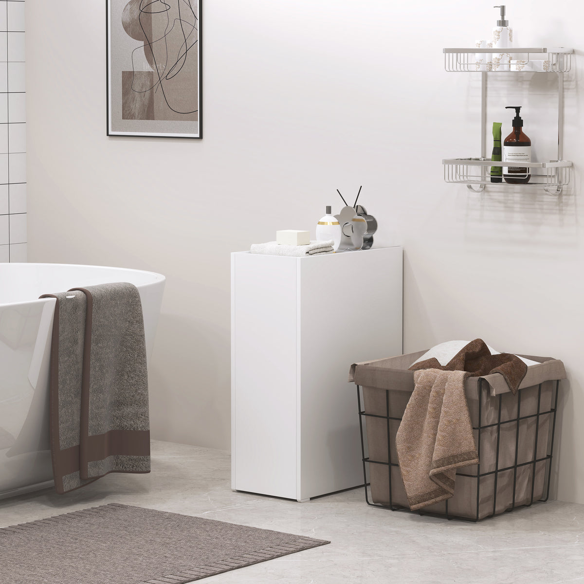 Schmaler Badezimmerschrank mit vier Ebenen