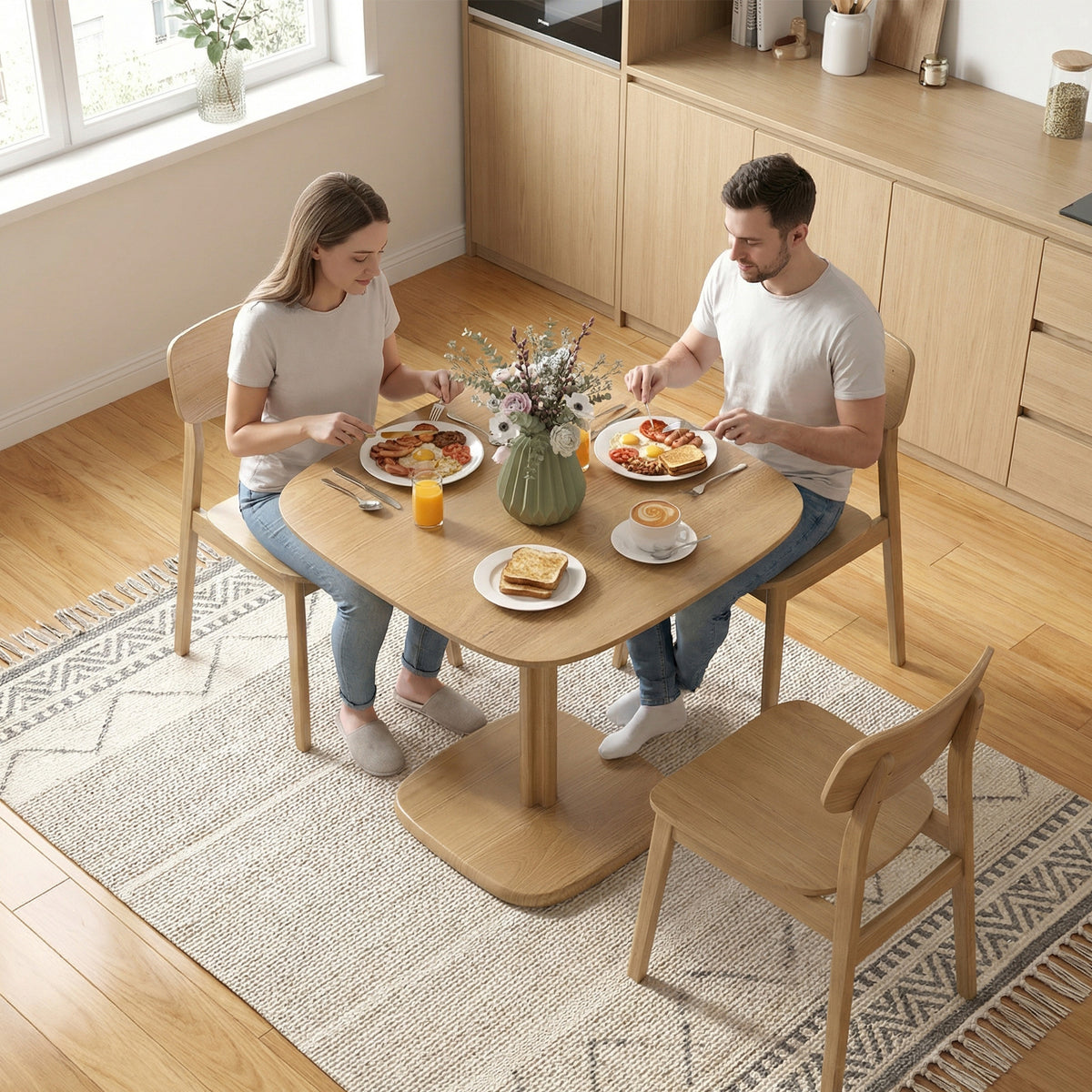 Quadratischer Esstisch aus Kautschukholz