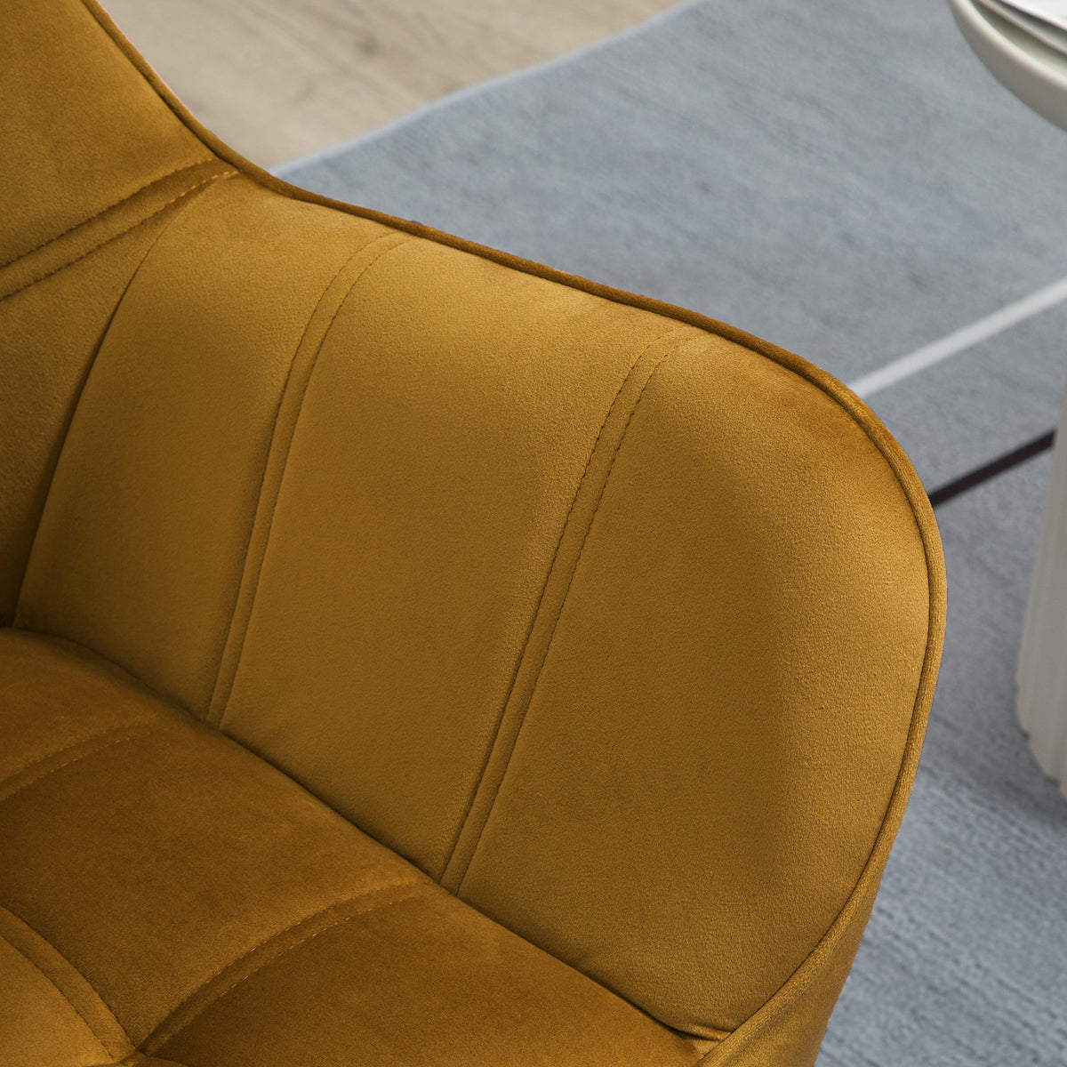 Polstersessel im Skandi-Design mit Samtoptik