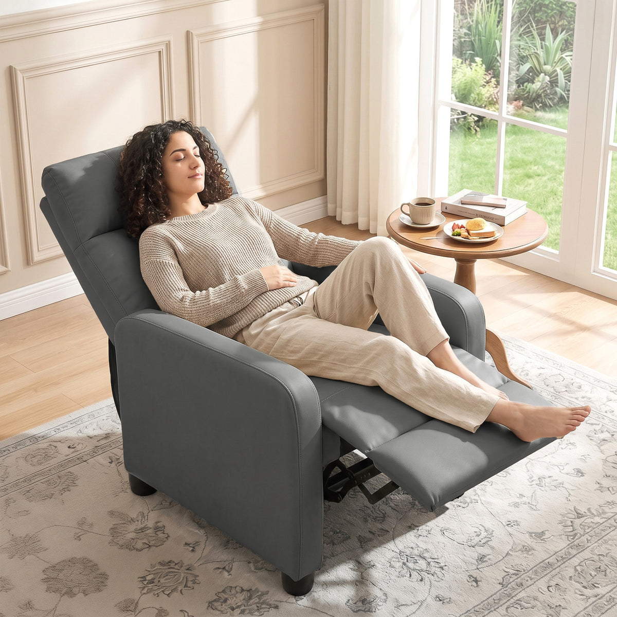 Relaxsessel mit Push-Back-Funktion und Fußstütze
