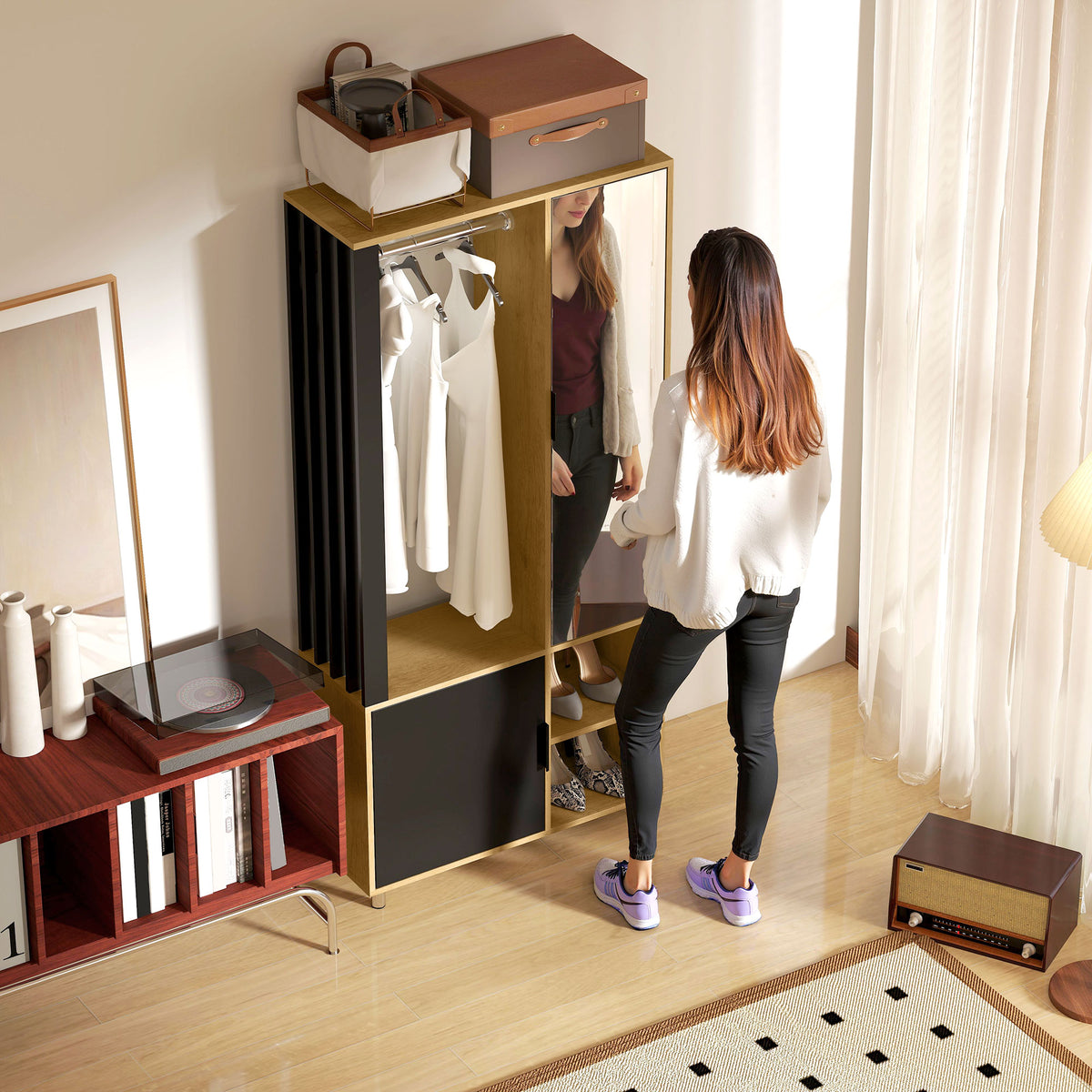 Garderobenschrank mit Spiegel und Kleiderstange