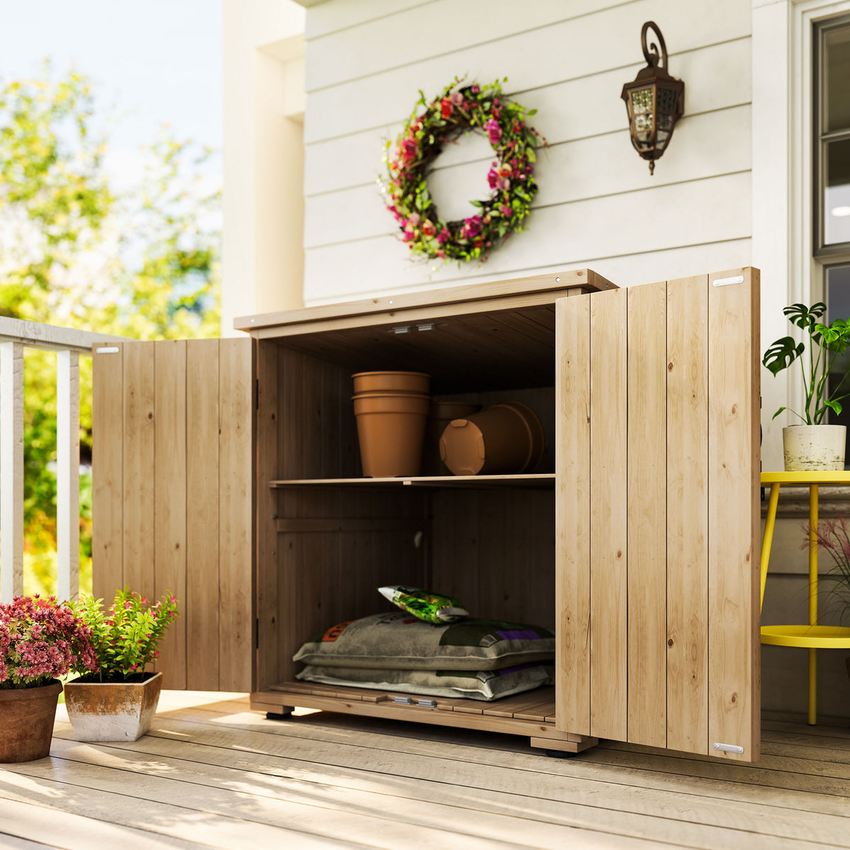 Gartenschrank aus Holz mit Doppeltüren
