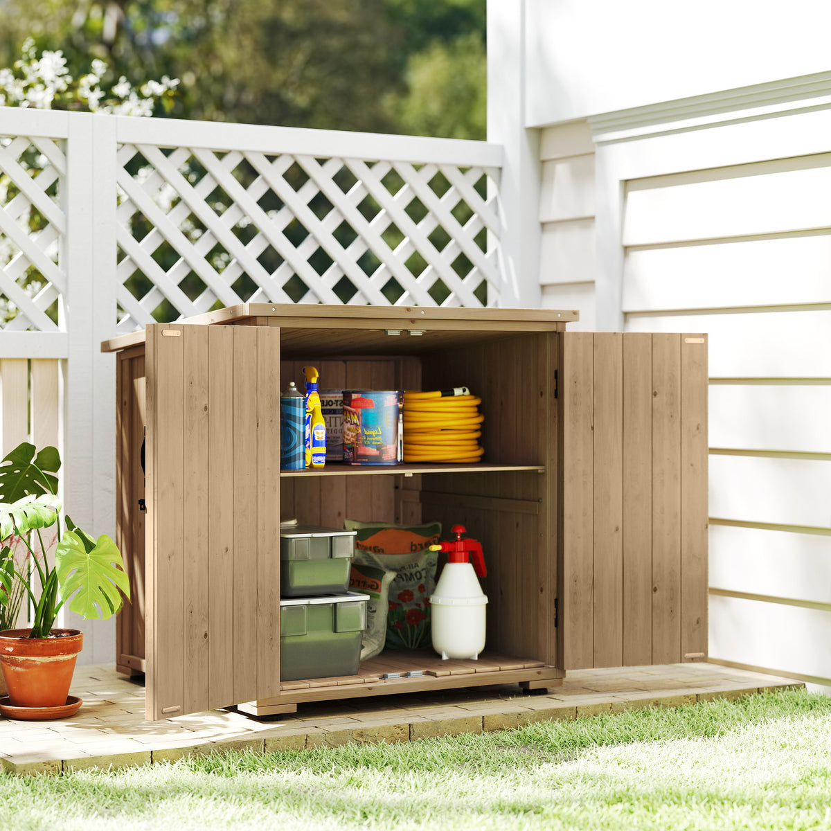 Gartenschrank aus Holz mit Doppeltüren
