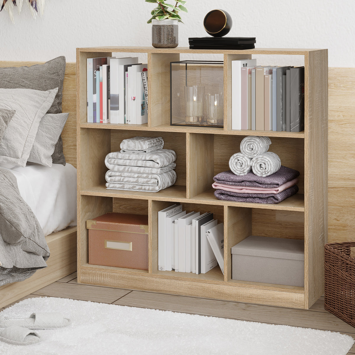 Bücherregal mit acht Fächern und drei Ablagen