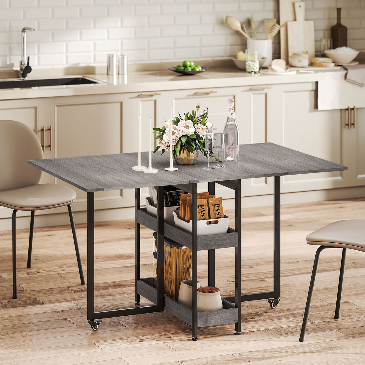 Klappbarer Esstisch mit ausziehbaren Tischplatten