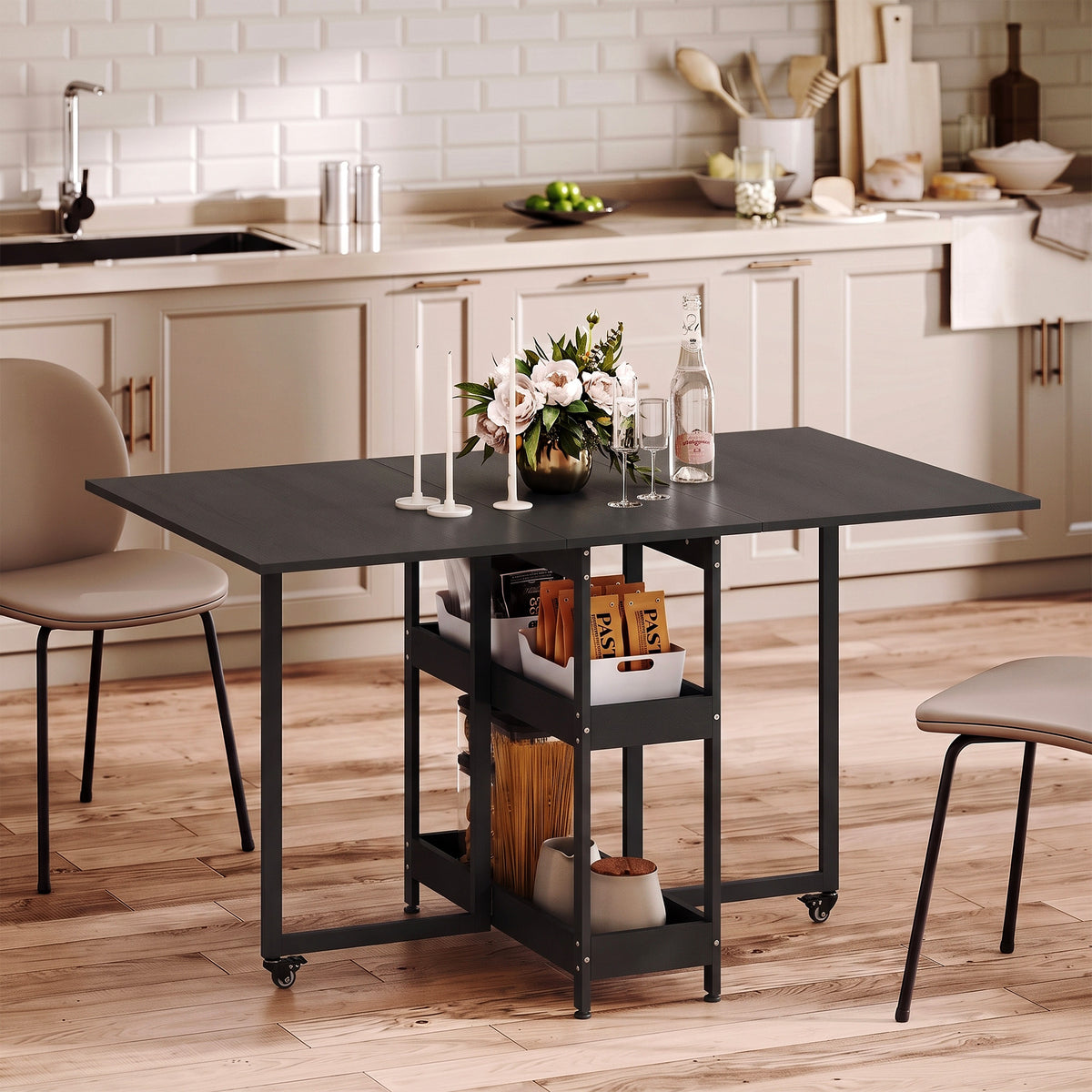 Klappbarer Esstisch mit ausziehbaren Tischplatten