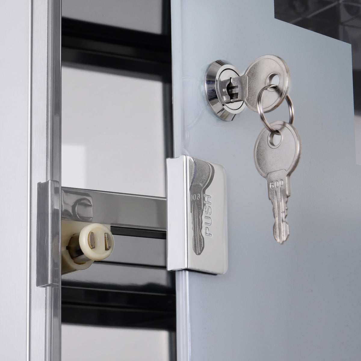 Medizinschrank abschließbar mit mehreren Fächern