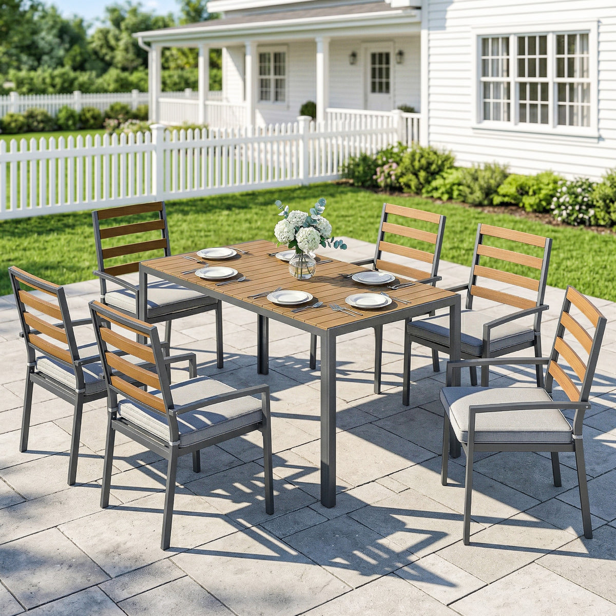 Gartenmöbelset mit Tisch, sechs Stühlen und Kissen