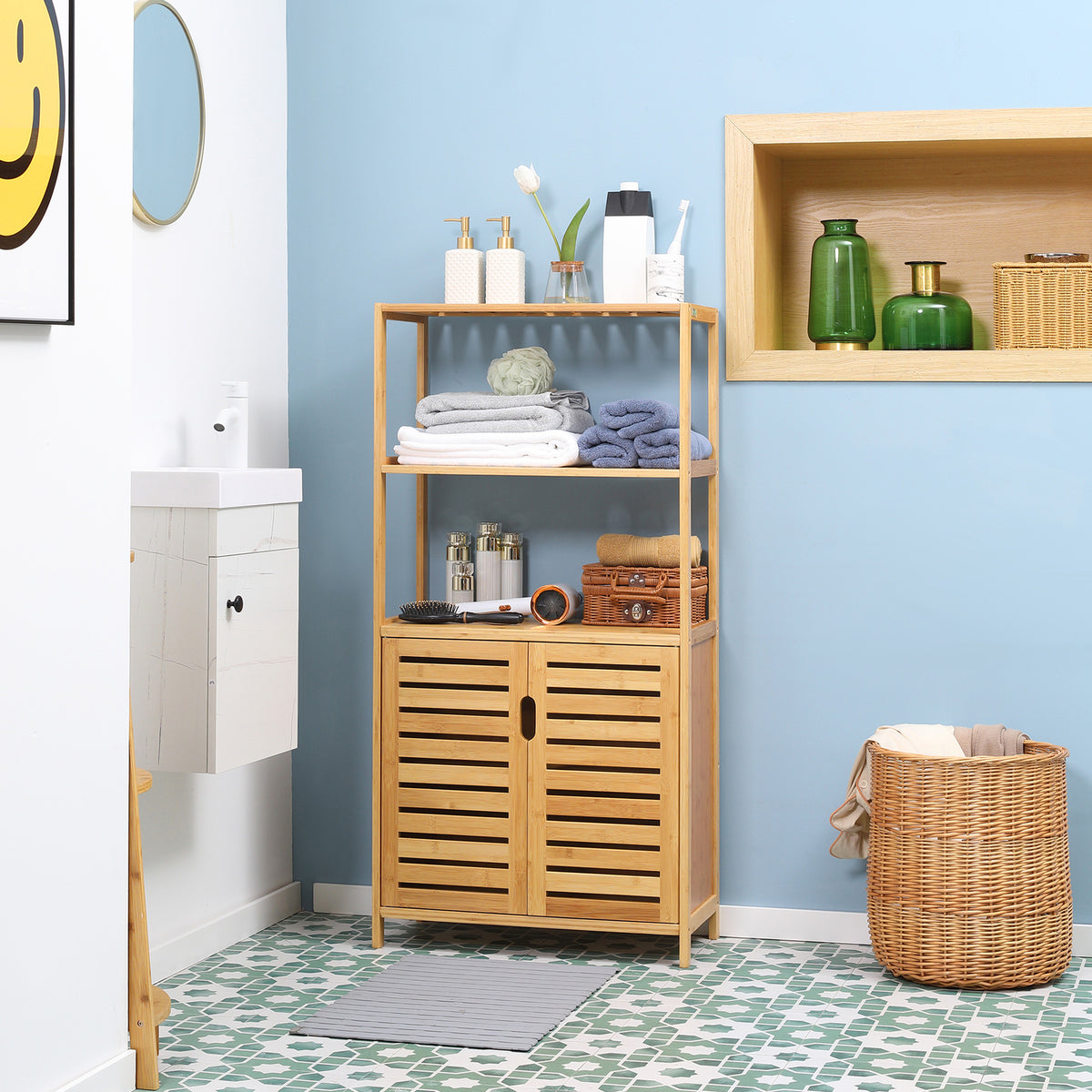 Badezimmerschrank aus Bambus mit Lamellentüren