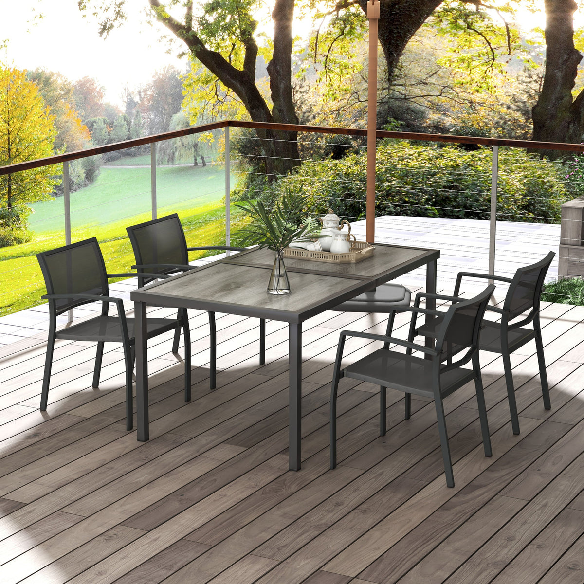 Gartenmöbel-Set mit Tisch und vier Stühlen