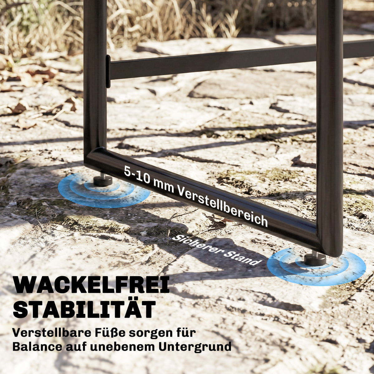 Gartenmöbel-Set mit Tisch und vier Stühlen