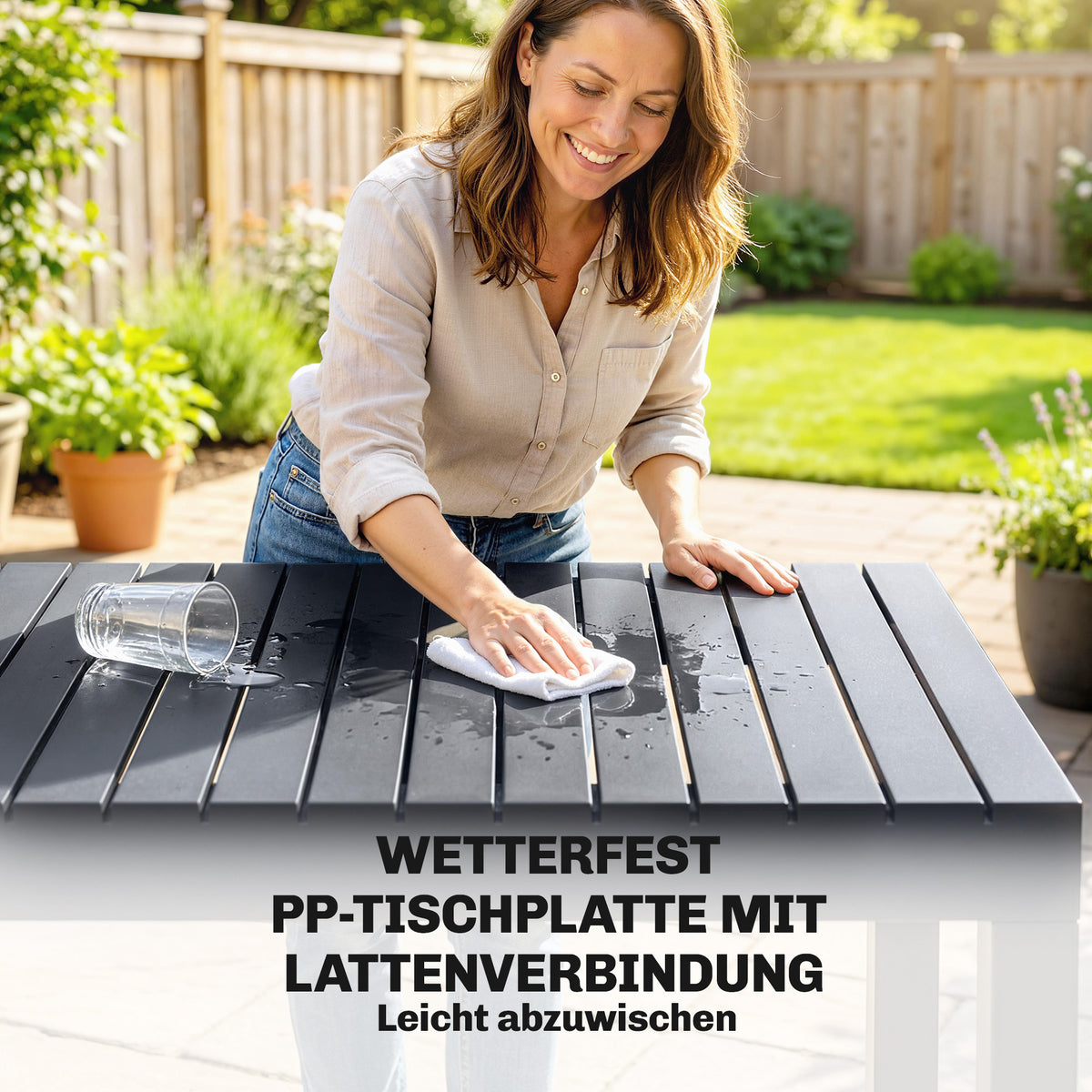 Gartenmöbel-Set mit Tisch und vier Stühlen