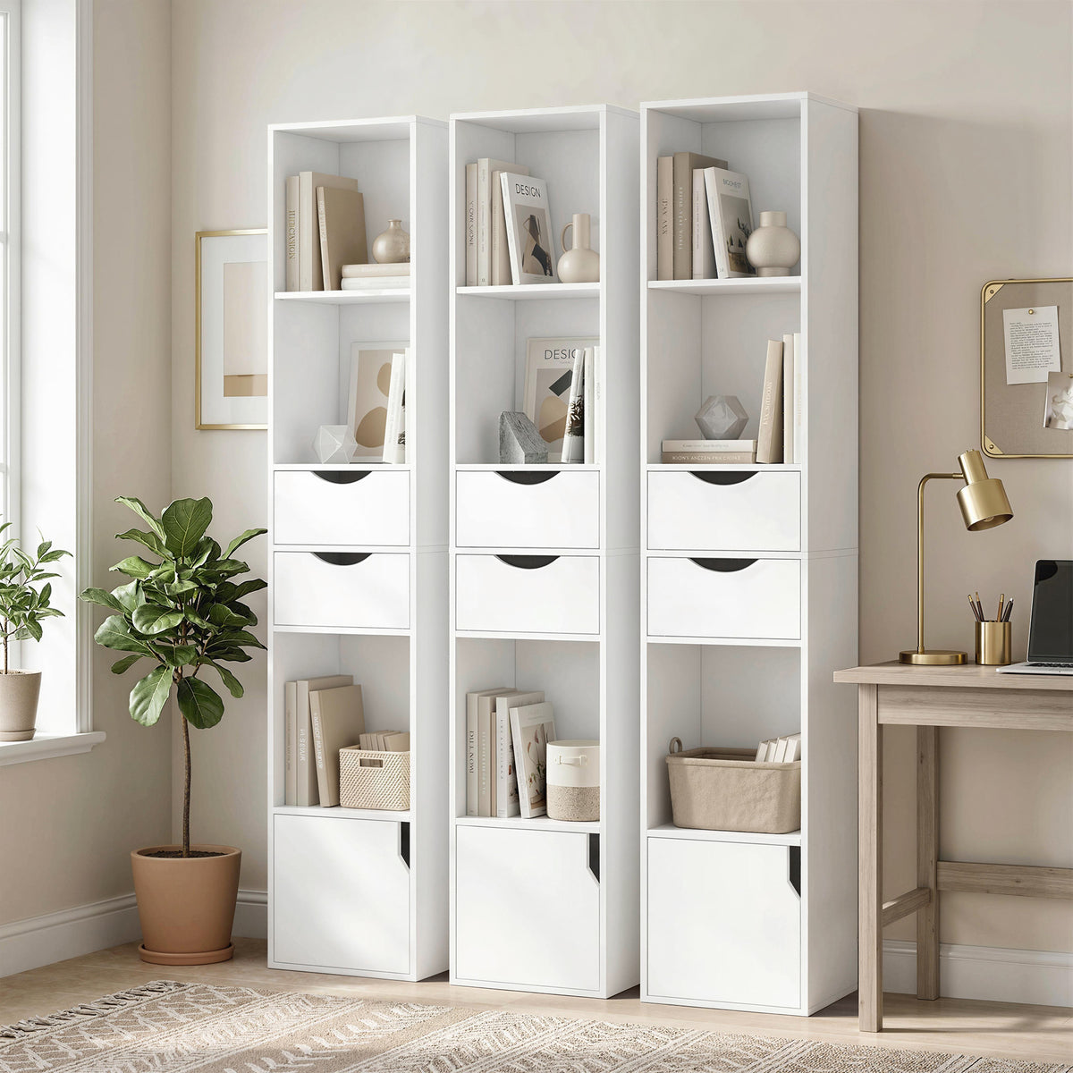 Schmales Bücherregal mit Schubladen und Schrankfach