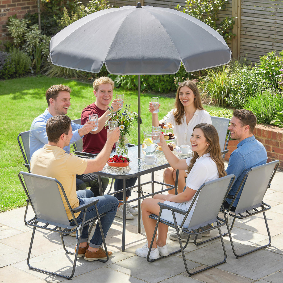 Gartenmöbel-Set mit Glastisch, 6 Klappstühlen und Sonnenschirm