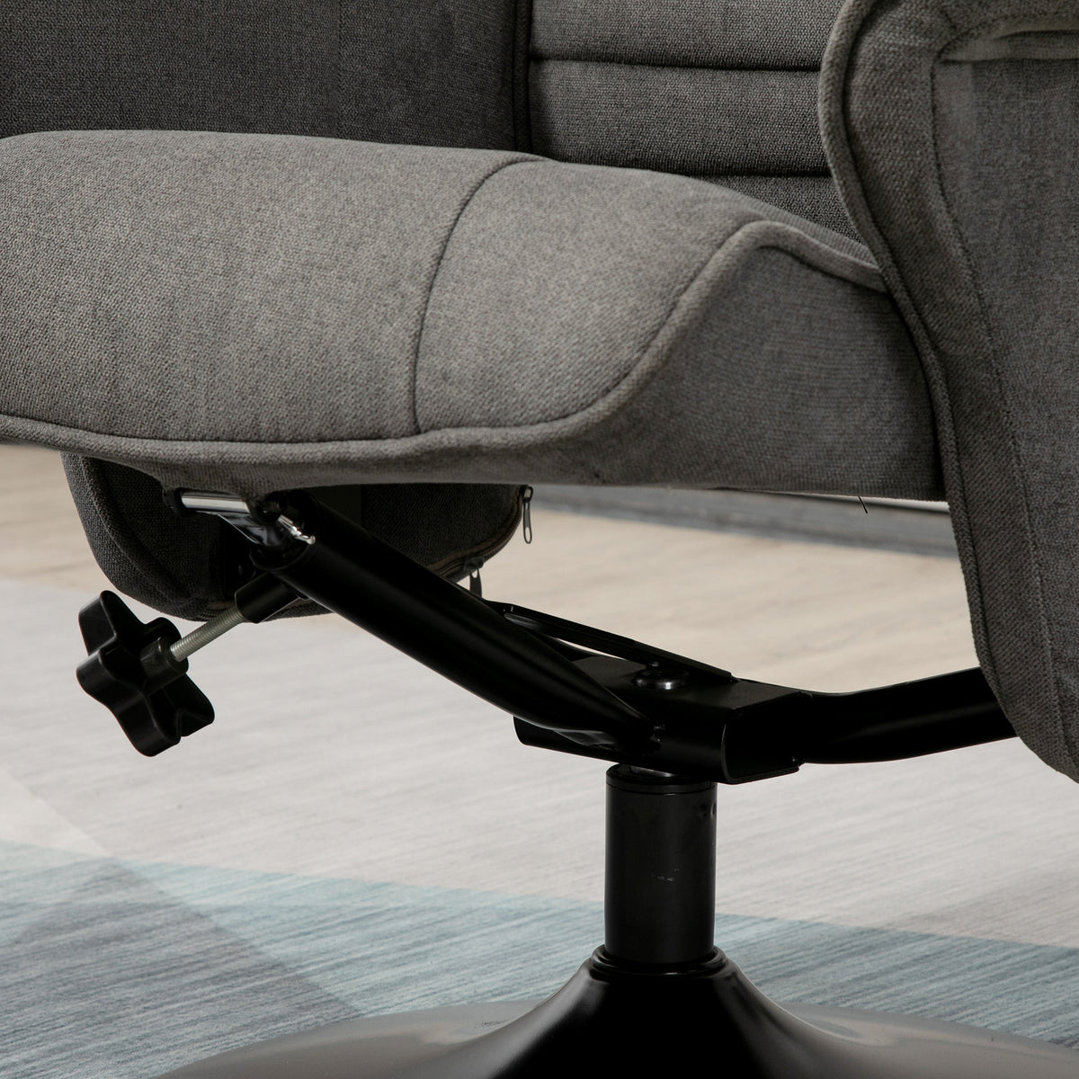 Relaxsessel mit Hocker, drehbar und neigbar