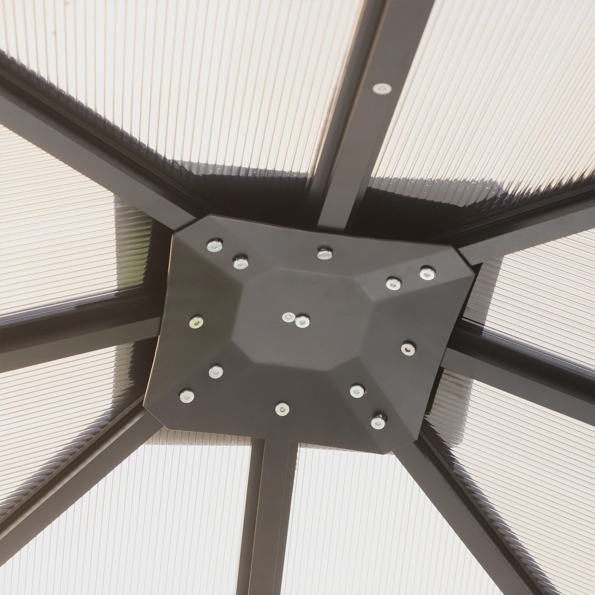 Gartenpavillon mit Polycarbonatdach und Vorhängen