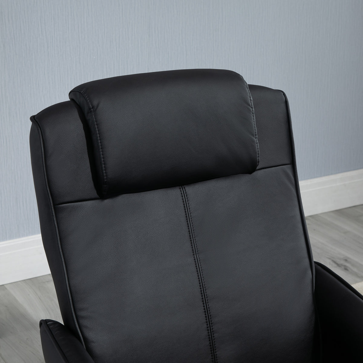 Relaxsessel mit Fußhocker und neigbarer Rückenlehne