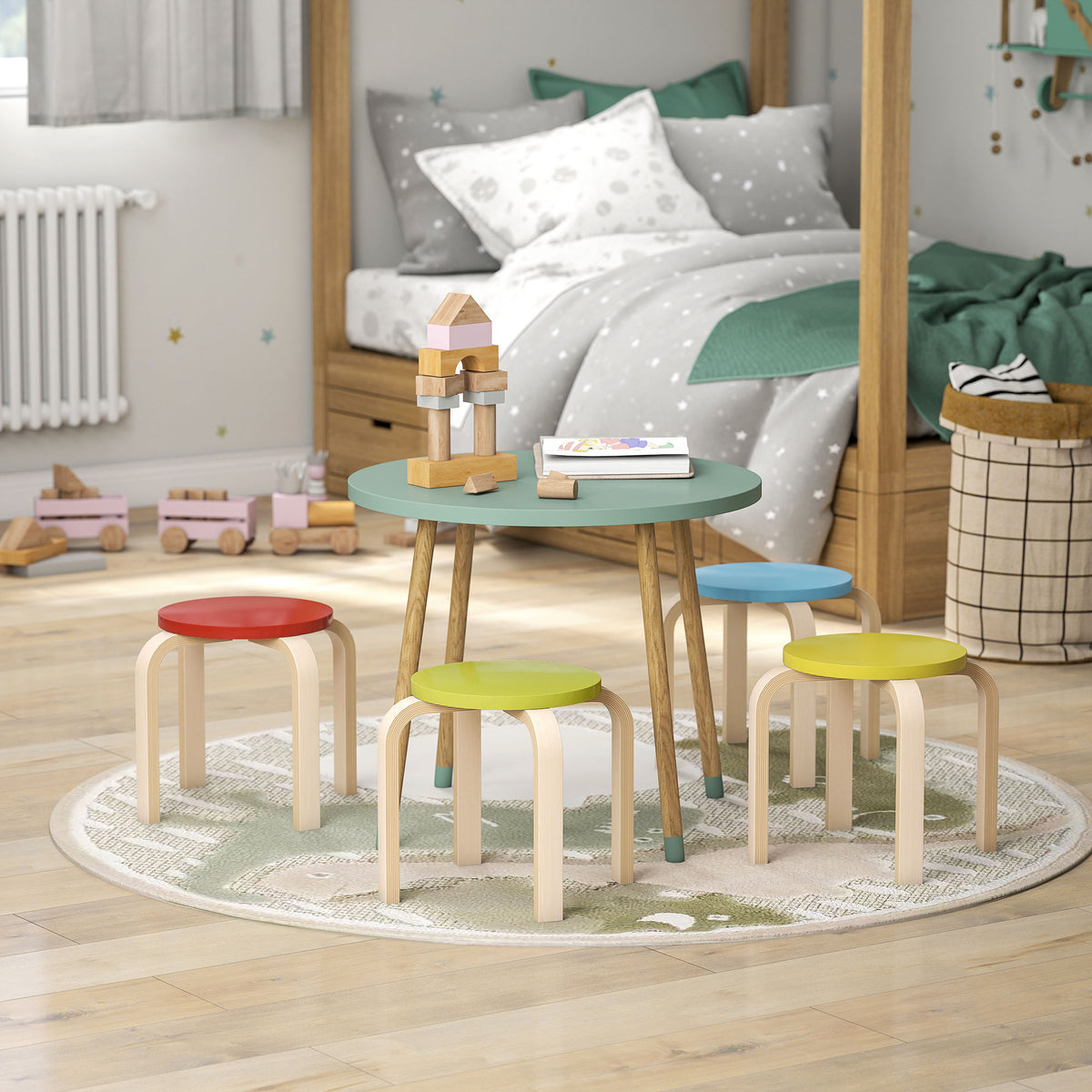 4 stapelbare Holzhocker mit Filzfußpads