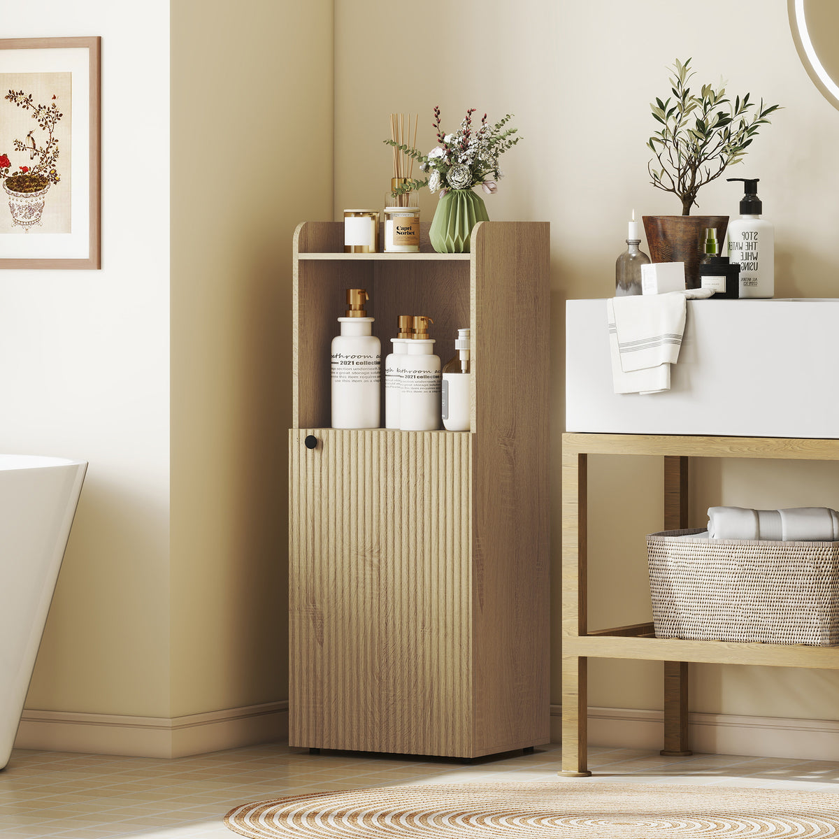 Badezimmerschrank mit offenem Fach und verstellbarem Regal