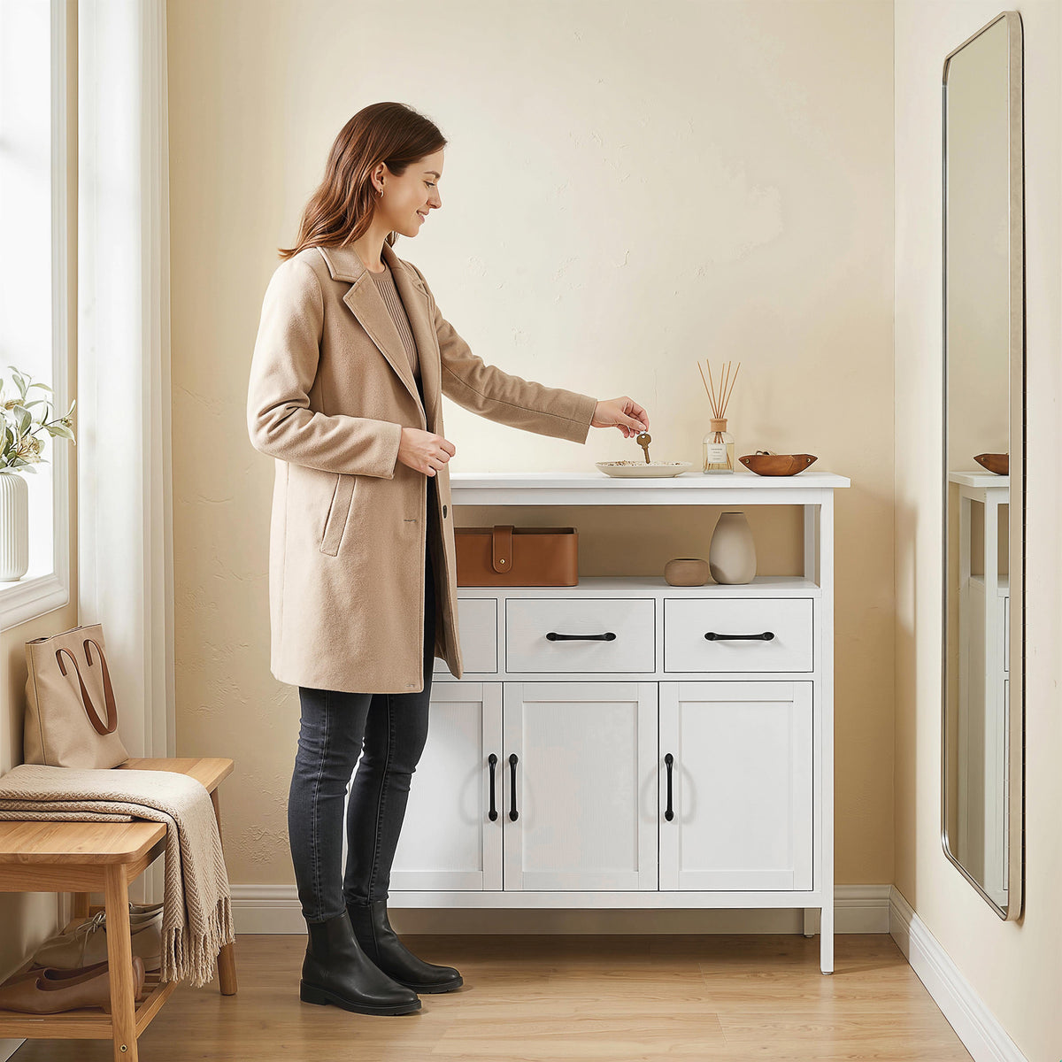 Sideboard mit 3 Schubladen und verstellbaren Böden