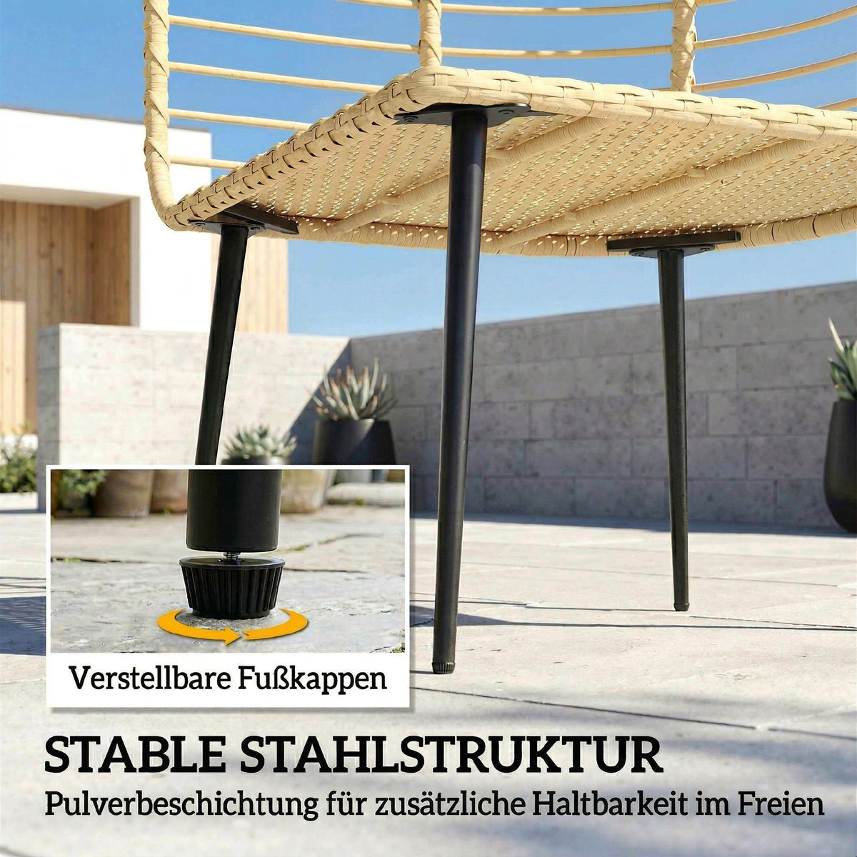 Rattan-Eiersessel mit Fußhocker und Kissen